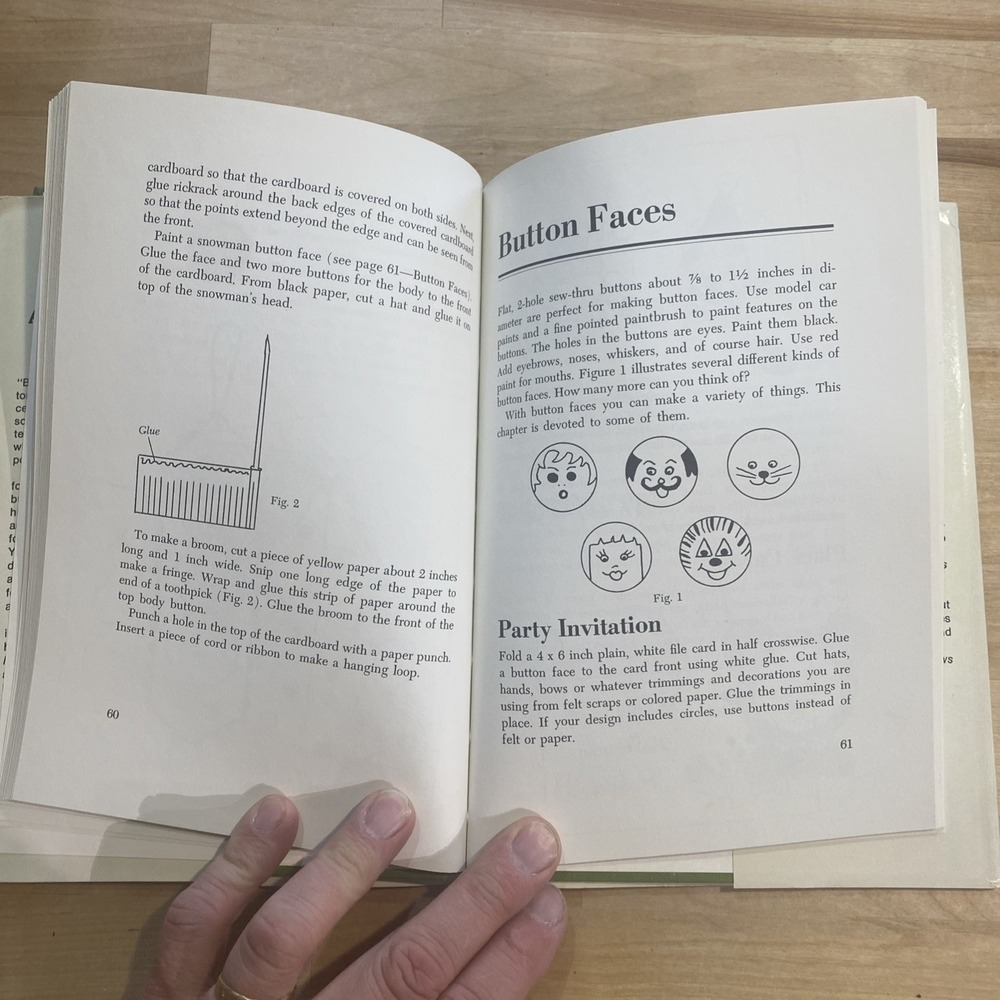 Button Collecting and Crafting Written, Illustrated by Arden J Newsome - HC 1976 - Picture 14 of 16